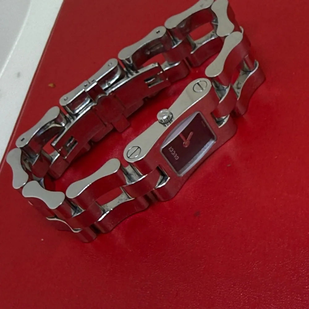 GUCCI 2305L Quartz Stainless Steal Watch - Picture 10 of 11